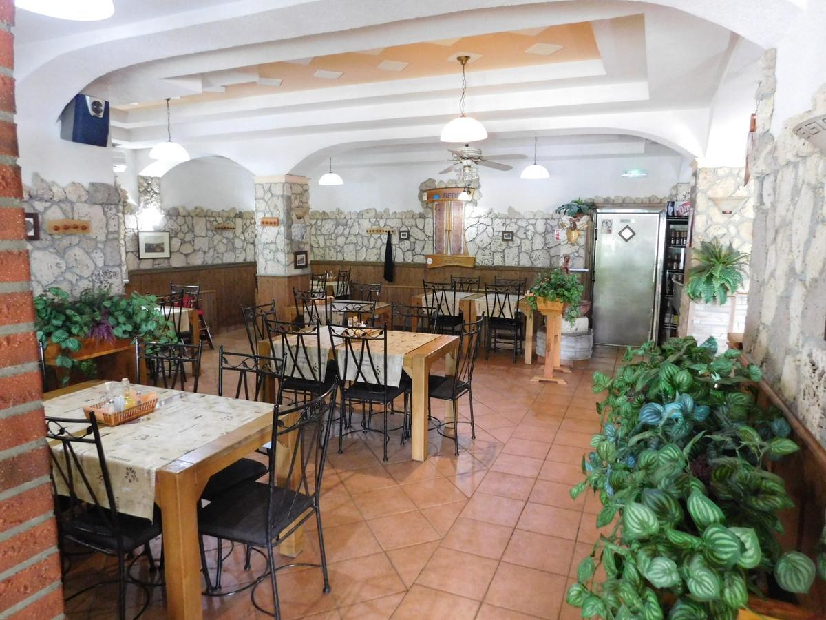 Sedra Holiday Resort-Adults Only-Bed & Breakfast ราโควิซา ภายนอก รูปภาพ